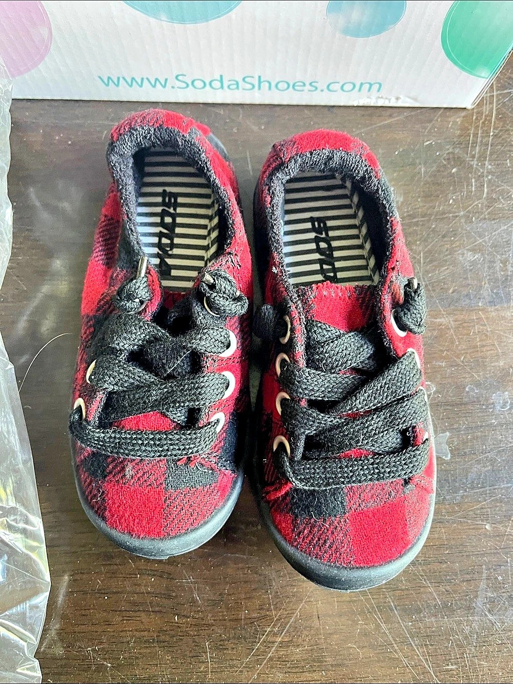 Soda Kadi-1 Let's Kick It Plaid Sneaker Sneakers Red & Black Girls 9
